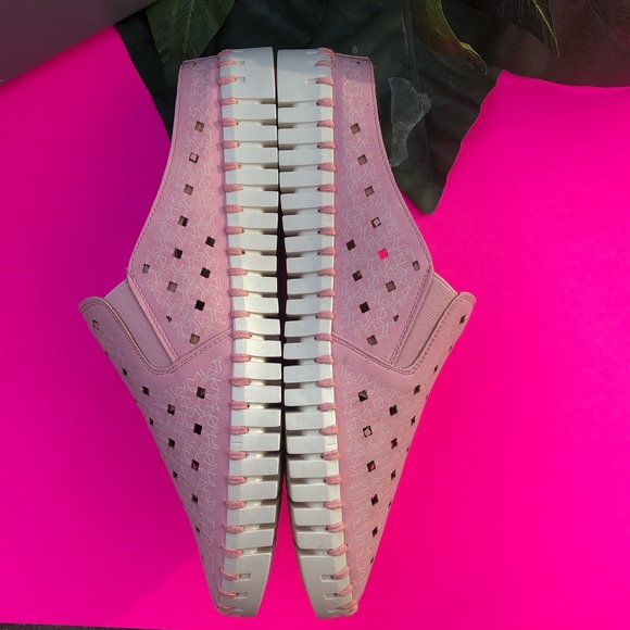 SOLE LIFT WIDE WIDTH SLIP-ONS - Picture 5 of 10